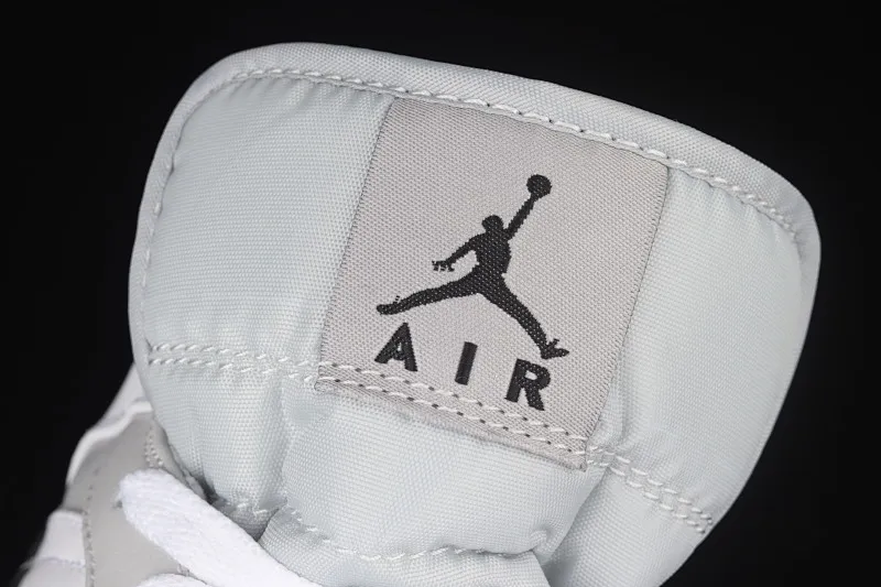 All Categories Air Jordan Jordan Series Basketball Shoes Air Jordan 1 Mid Air Jordan 1 Mid AJ1 Joe 1 New Ash Mid-top Cultural Basketball Shoes BQ6472-015